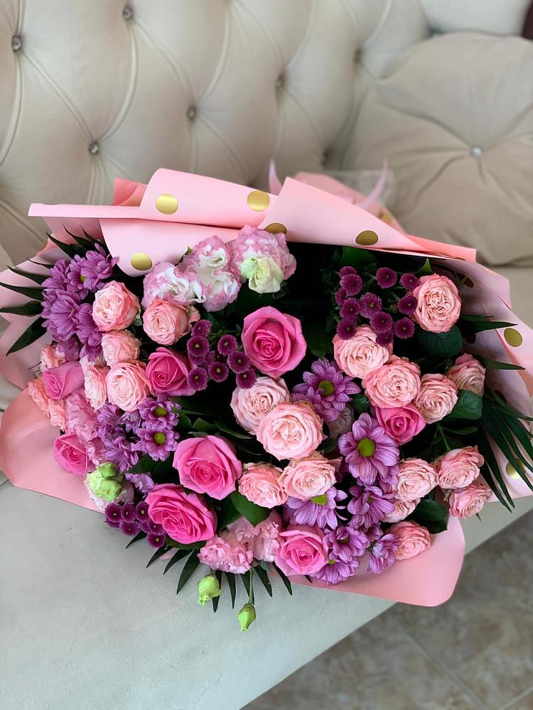 Букет цветов из: Хризантемы, Розы и Лизиантусы в Охе