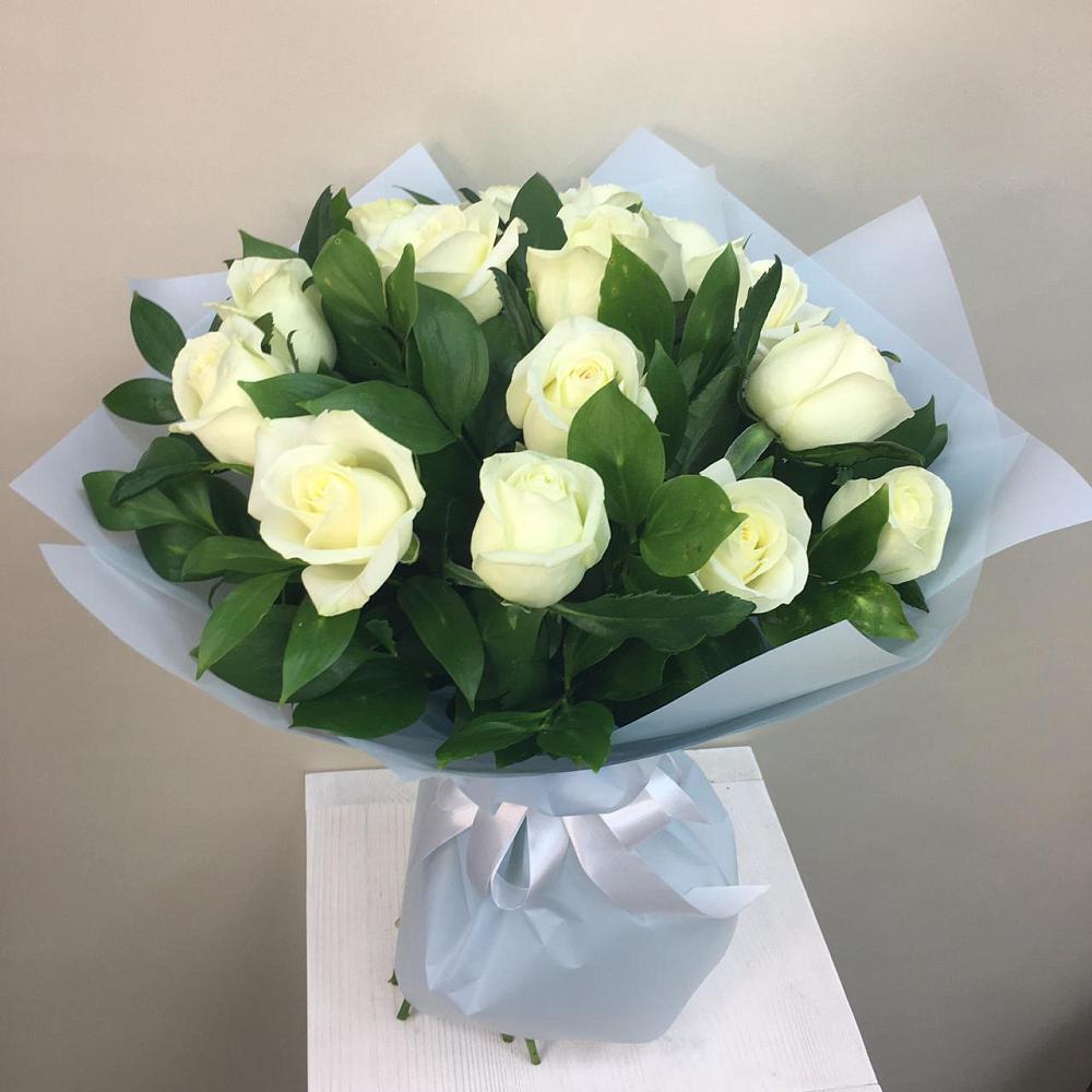 Букет 15 Белых роз Проуд в Охе