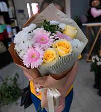 Букет цветов из:  Герберы, Розы и Хризантемы в Охе