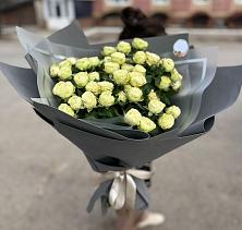 Букет Белые кустовые розы Солинеро в Охе