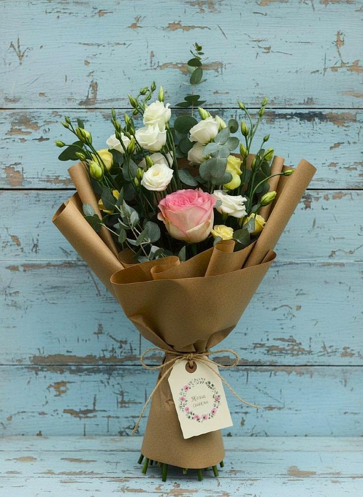 Букет цветов из: Розы и Лизиантусы в Охе