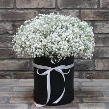 Цветочная композиция из Гипсофила в шляпной коробке в Охе