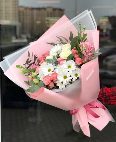 Букет цветов из: Розы, Лизиантусы и Хризантемы в Охе