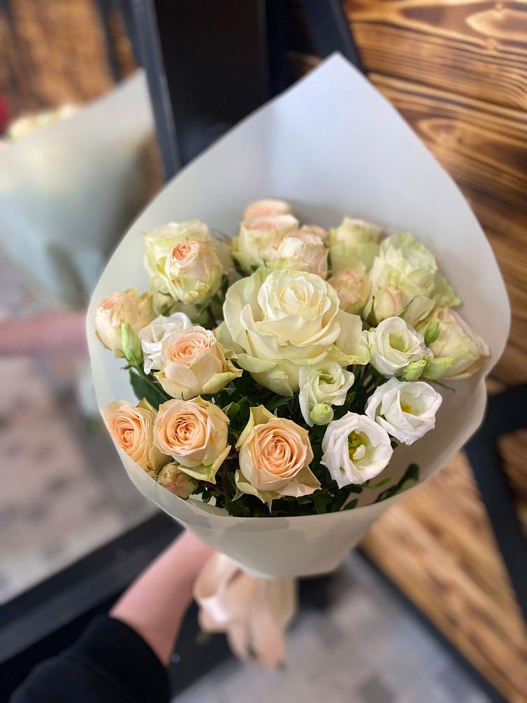 Букет цветов из: Розы и Лизиантусы в Охе